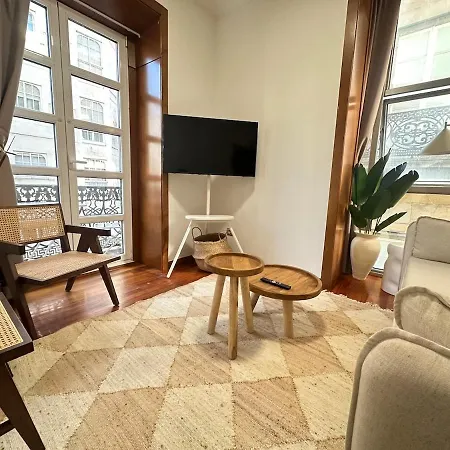 With A Balcony, Downtown & Free Parking Διαμέρισμα *